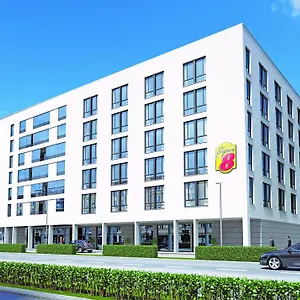 Super 8 By Wyndham West Monaco di Baviera